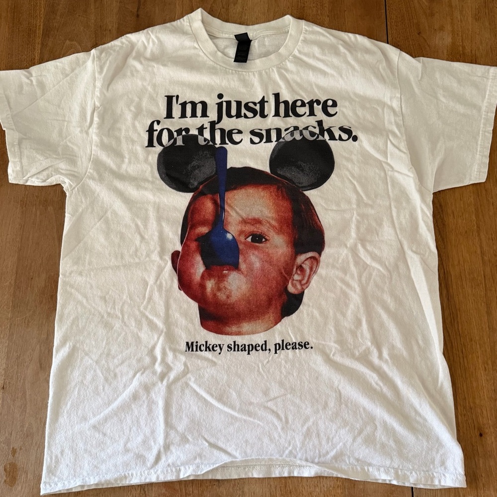 Disney World T Shirt White Short Sleeve I’m just here for the snacks Size Large